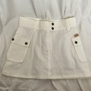 White size 6 Burberry skirt with built in shorts new without tags
